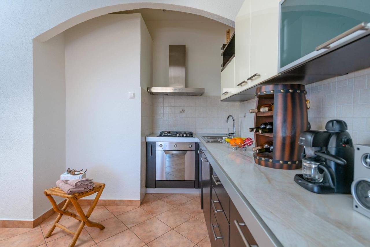 Apartment Dobric Коромачно Екстер'єр фото