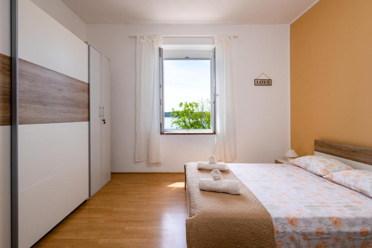 Apartment Dobric Коромачно Екстер'єр фото