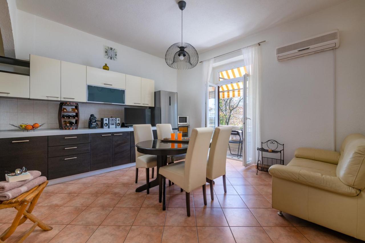 Apartment Dobric Коромачно Екстер'єр фото