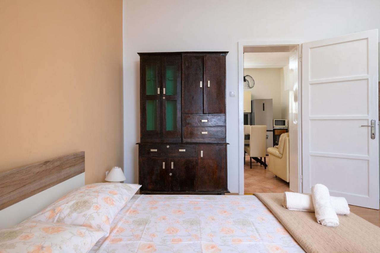 Apartment Dobric Коромачно Екстер'єр фото