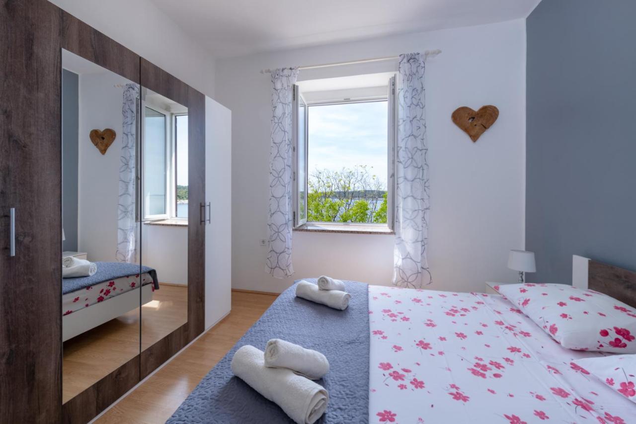 Apartment Dobric Коромачно Екстер'єр фото