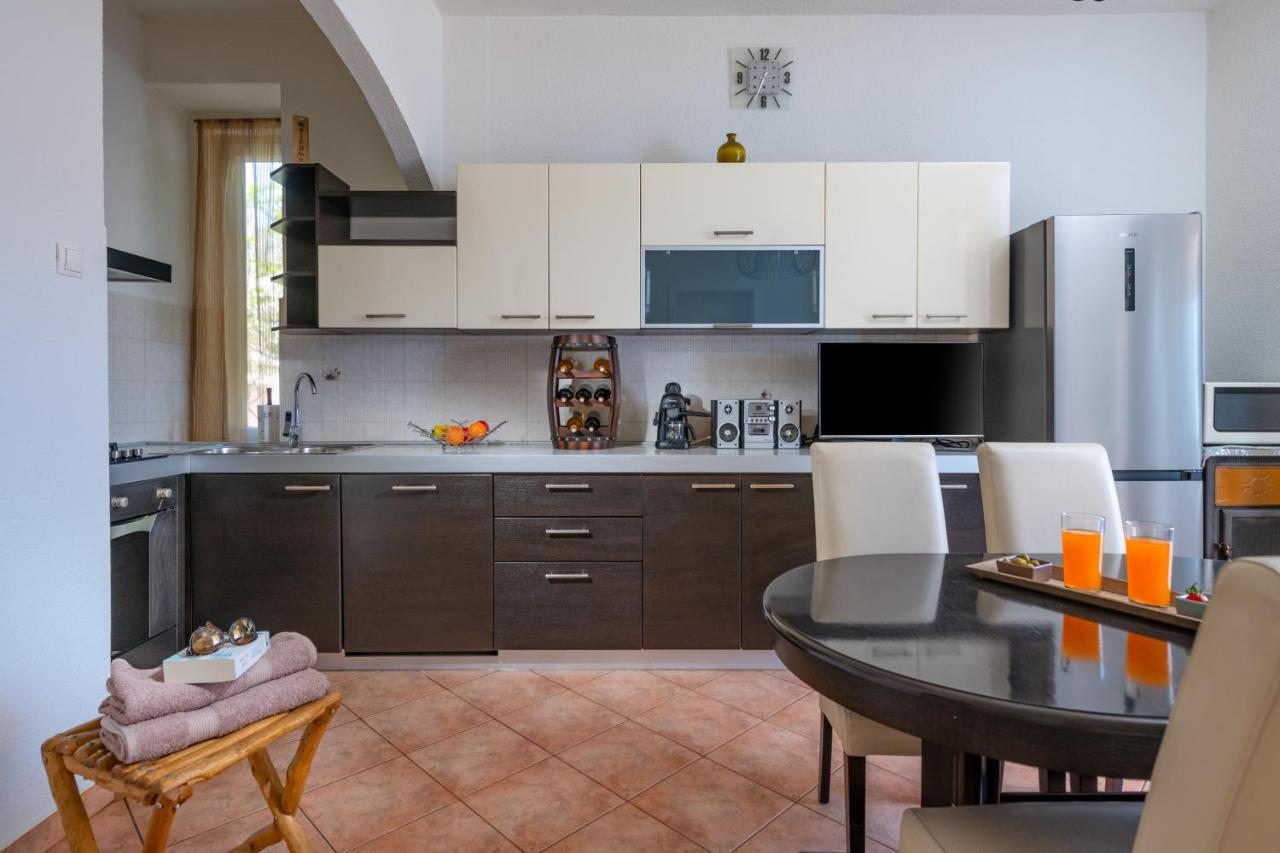 Apartment Dobric Коромачно Екстер'єр фото