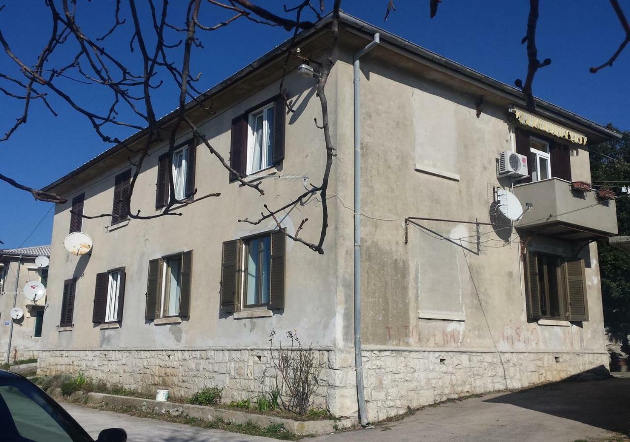 Apartment Dobric Коромачно Екстер'єр фото